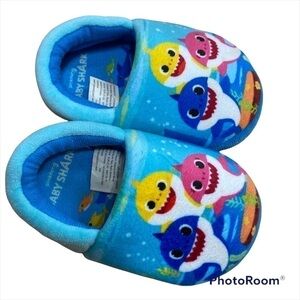Baby Shark Slippers Sz 5/6 Baby Blue Boy Kids